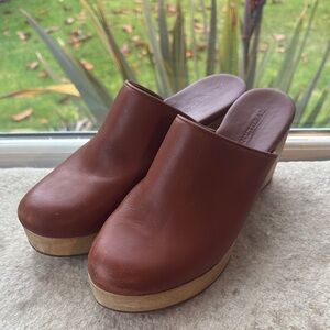 Everlane Brown Mules Versatile and Chic